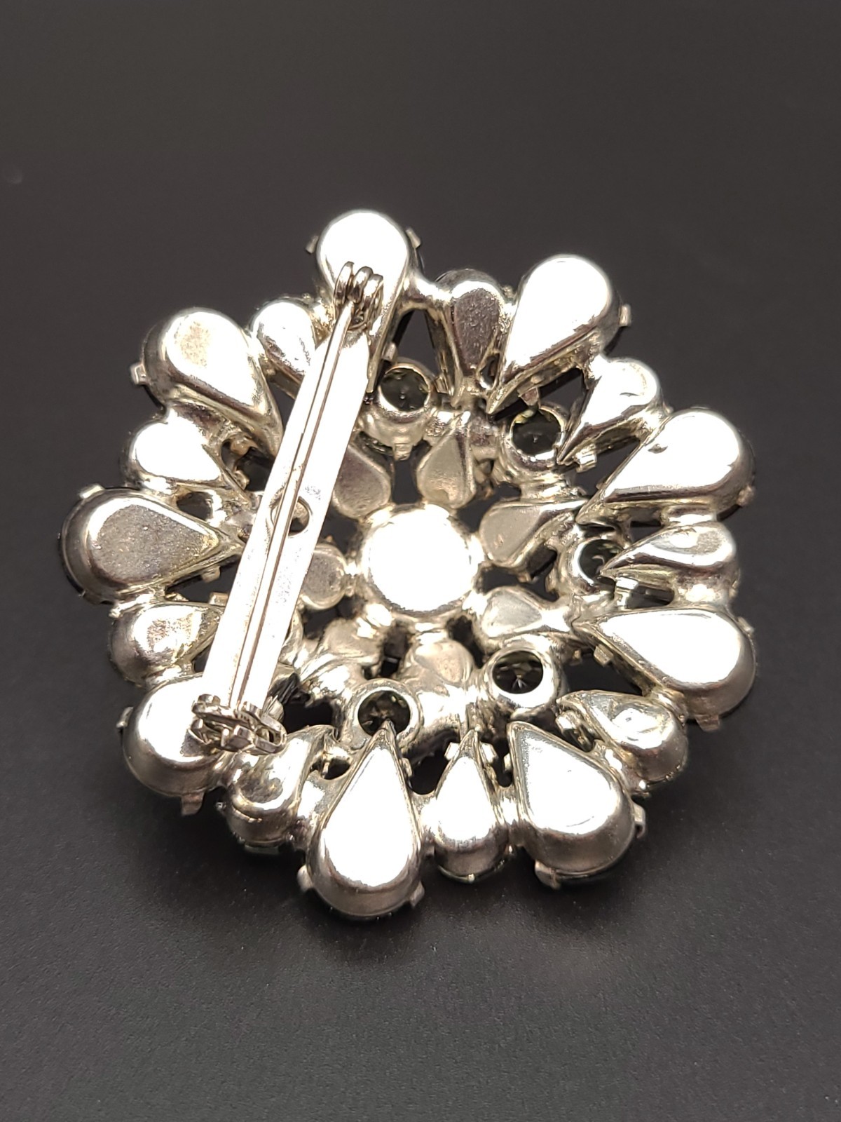 Vintage Juliana Style Black Rhinestone Brooch 1.75″ Unsigned