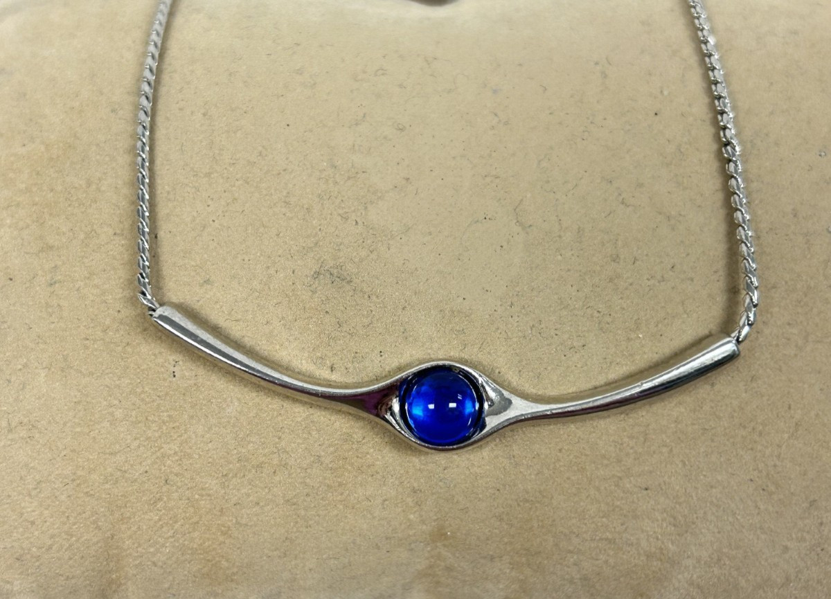 Vintage Sarah Coventry Norwegian Ice Curved Bar Necklace w/ Blue Glass 15″-17″