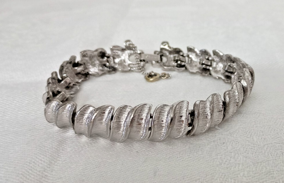 Vintage MONET Silver Tone Textured Articulated Bracelet