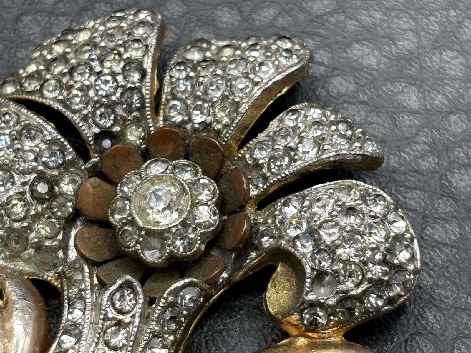 Vintage Gold Tone Pot Metal Rhinestone Red Flower Bouquet Brooch Pin READ