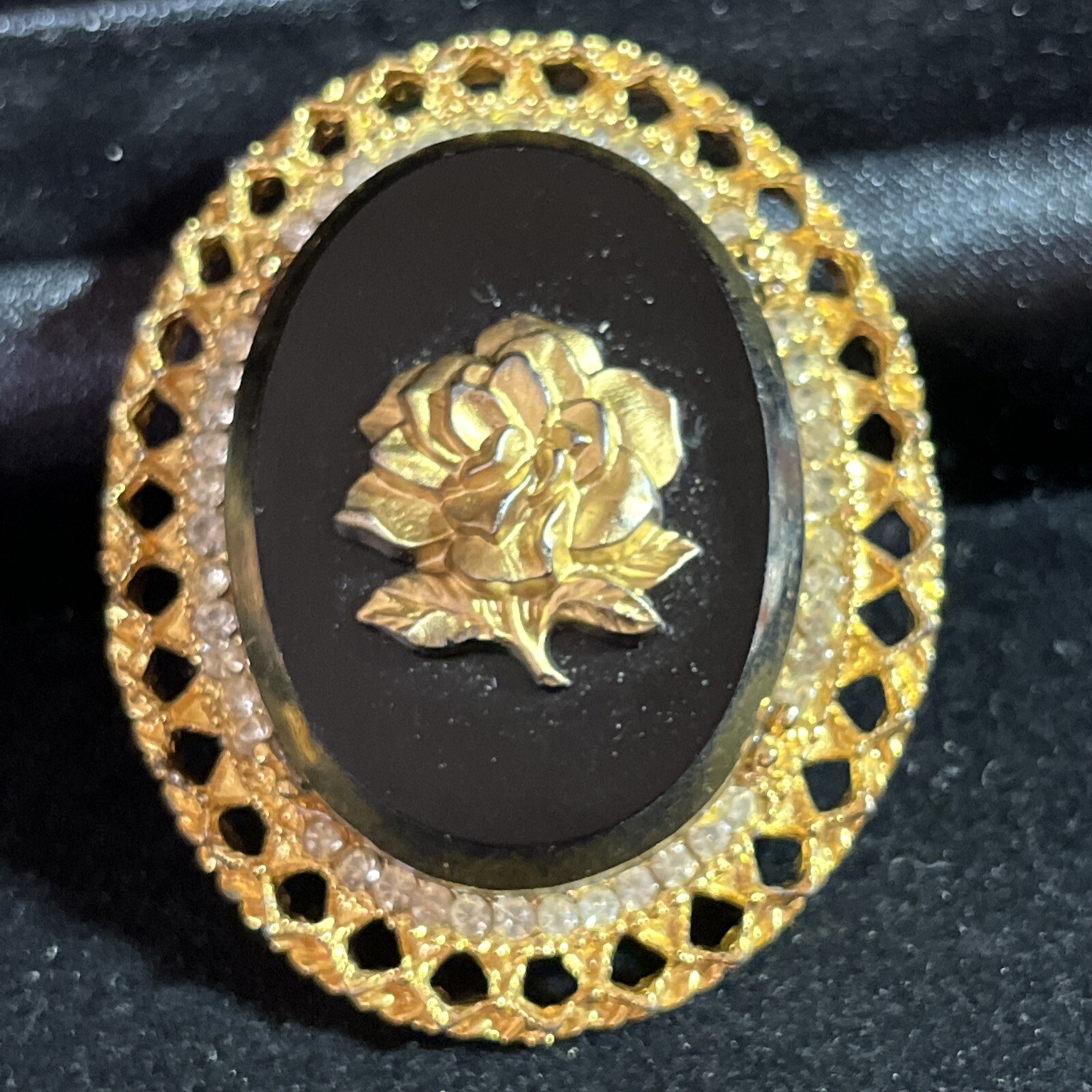 Celebrity broach – A53