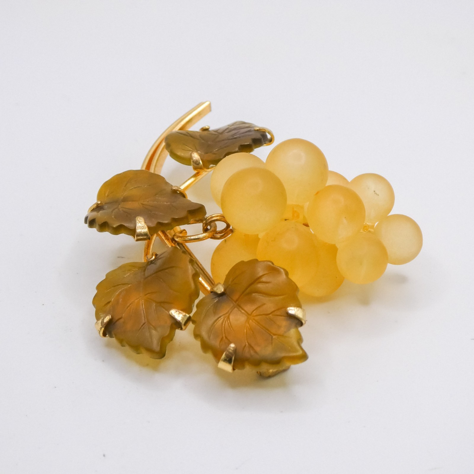 Vintage Lucite Green Grape Vine Cluster 2″ Brooch Pin Womens Men’s