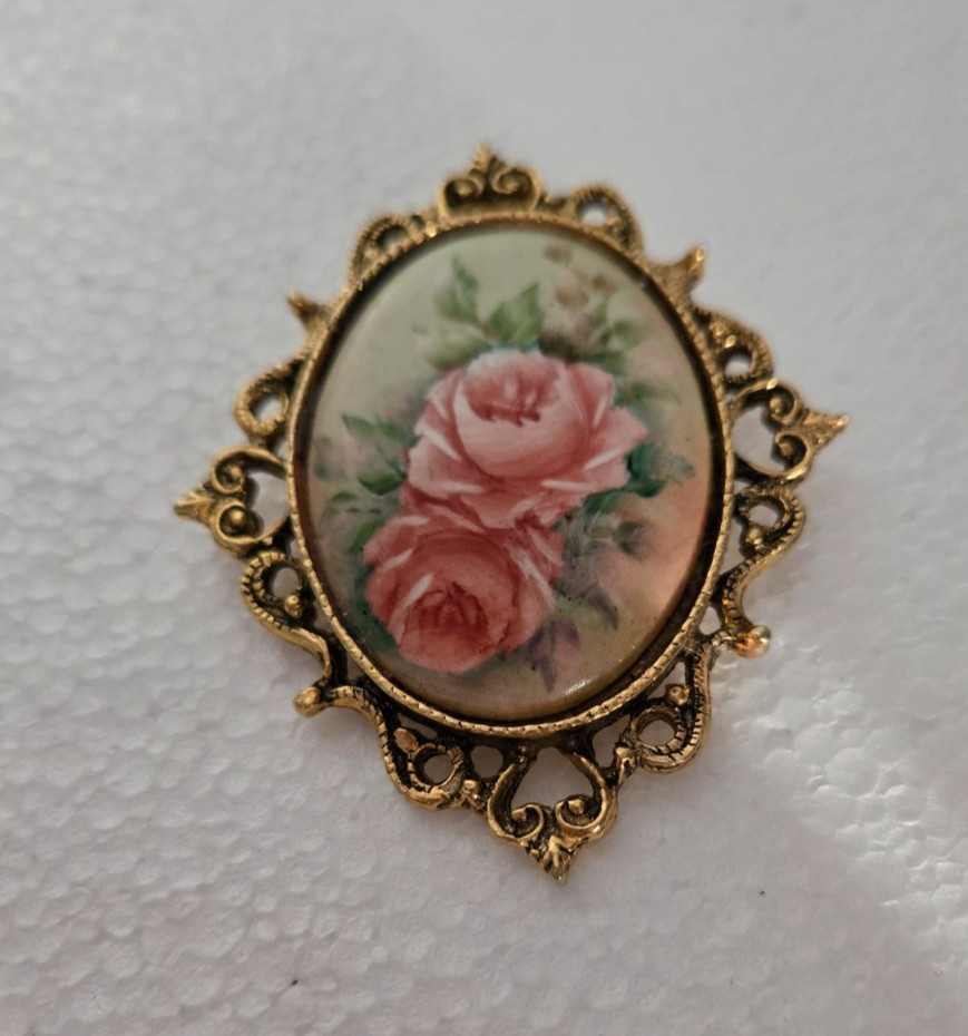 VINTAGE FLORAL BROOCH OR PENDANT WITH GOLD TONE FRAME ~ 2 1/2 INCH