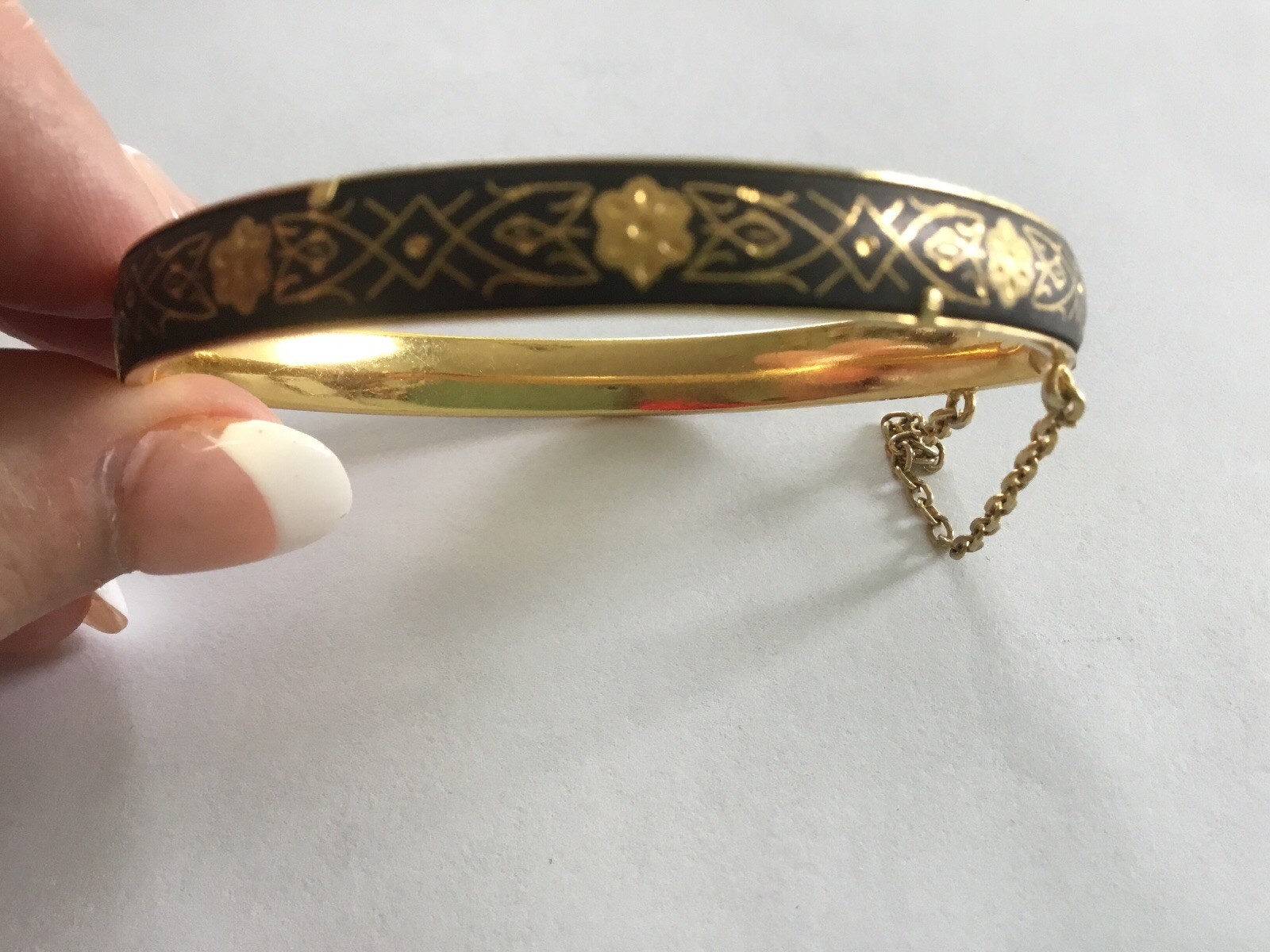 VINTAGE DAMASCENE Gold Inlay Bangle Bracelet Hinged Opening 1960s