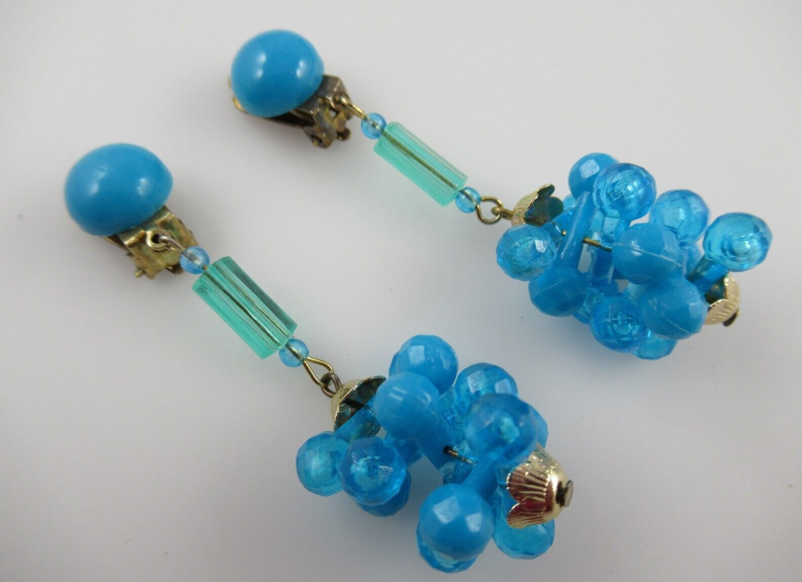 Vintage, Retro Blue & Green Plastic Bead Necklace and Clip On Earrings
