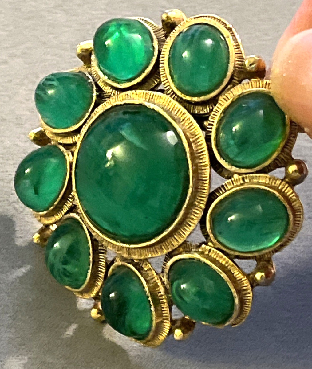 Vintage & Mint WEISS Green Gripoix Glass Cabochon Gold Tone Pin Brooch