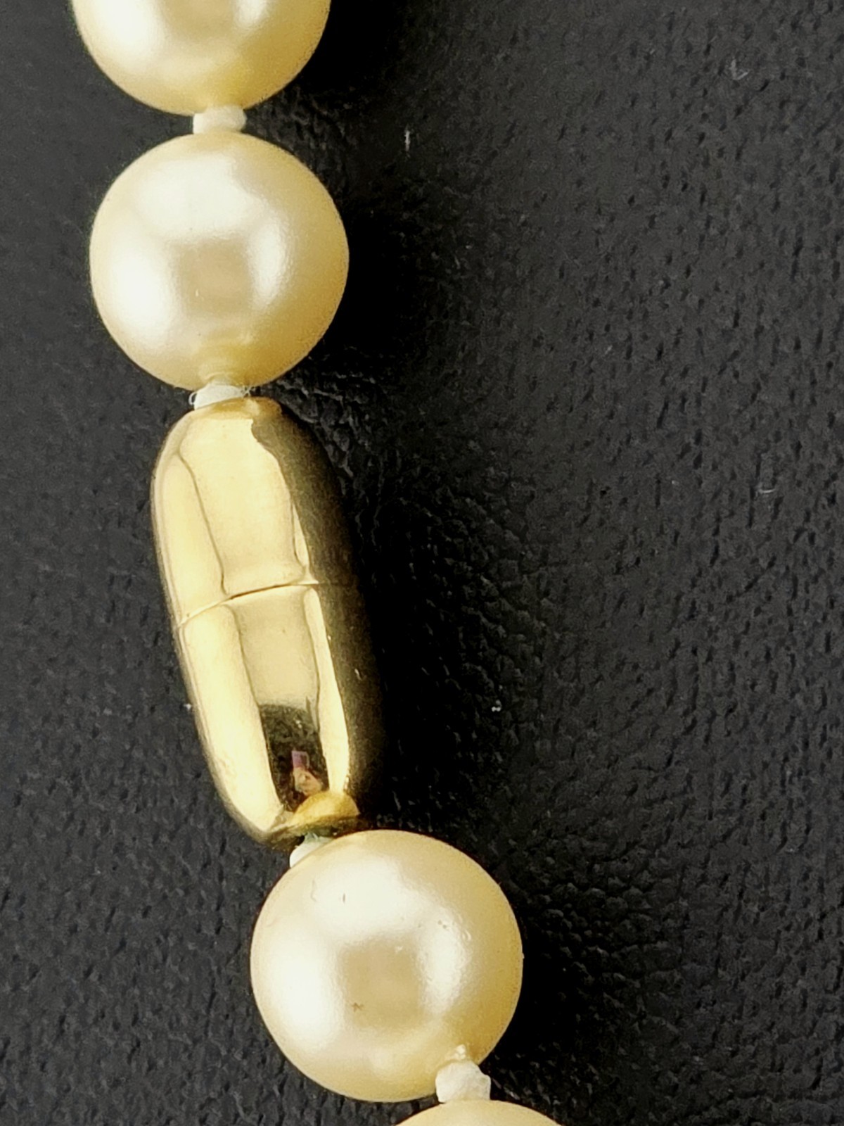 Vintage Hand Knotted Cream Glass Pearl Necklace Gold Tone Screw Barrel Clasp 17½