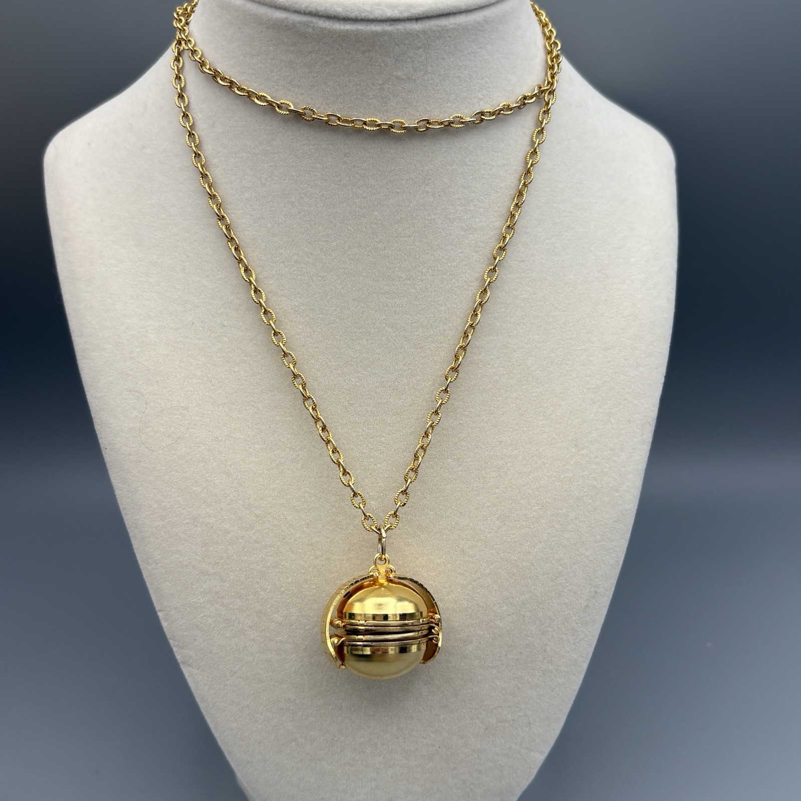 Vintage Ball Locket Pendant Necklace Folds Out Excellent! 26″