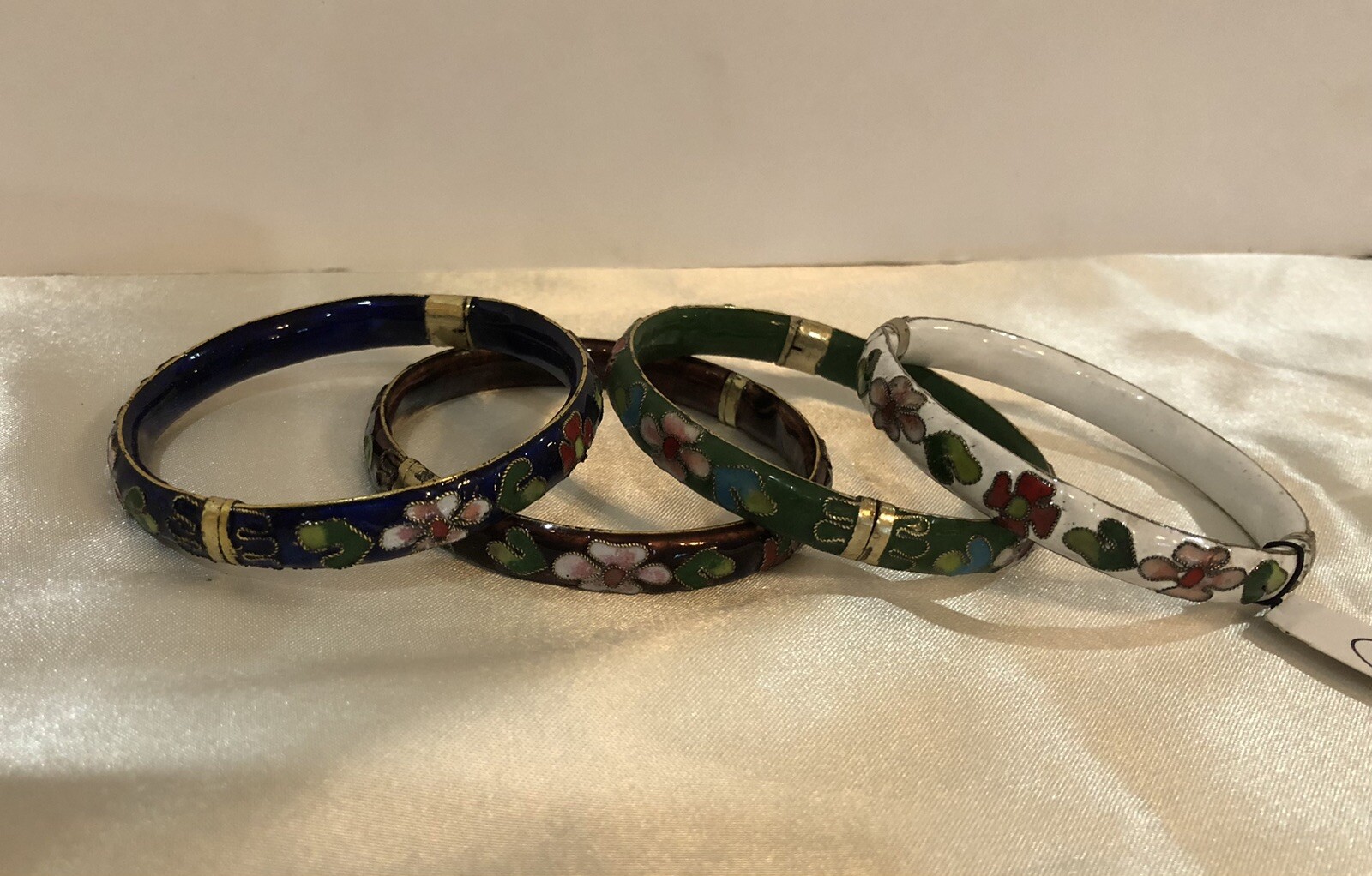 Set Of 4 Cloisonne Hinged Bangle Bracelet World Wide Import In Box W/Tags 1/4 In