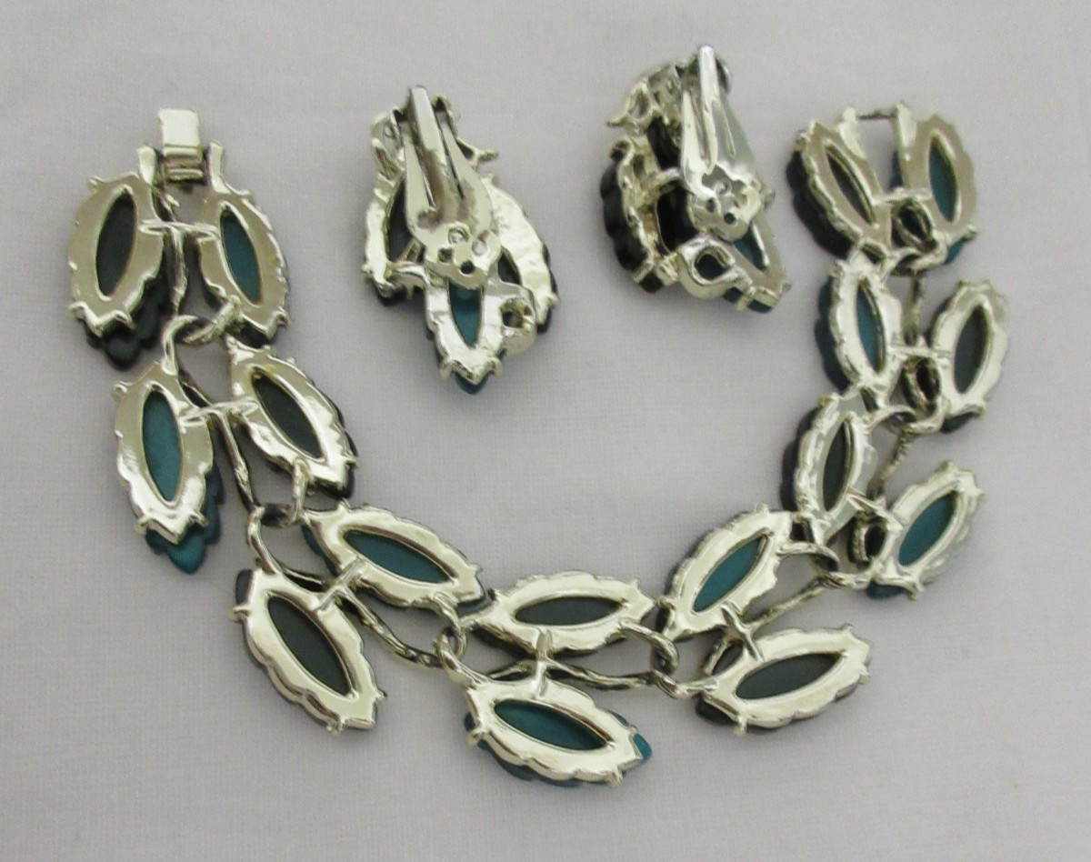 Vintage Gold Tone Light and Dark Green Thermoset Bracelet & Clip-On Earrings