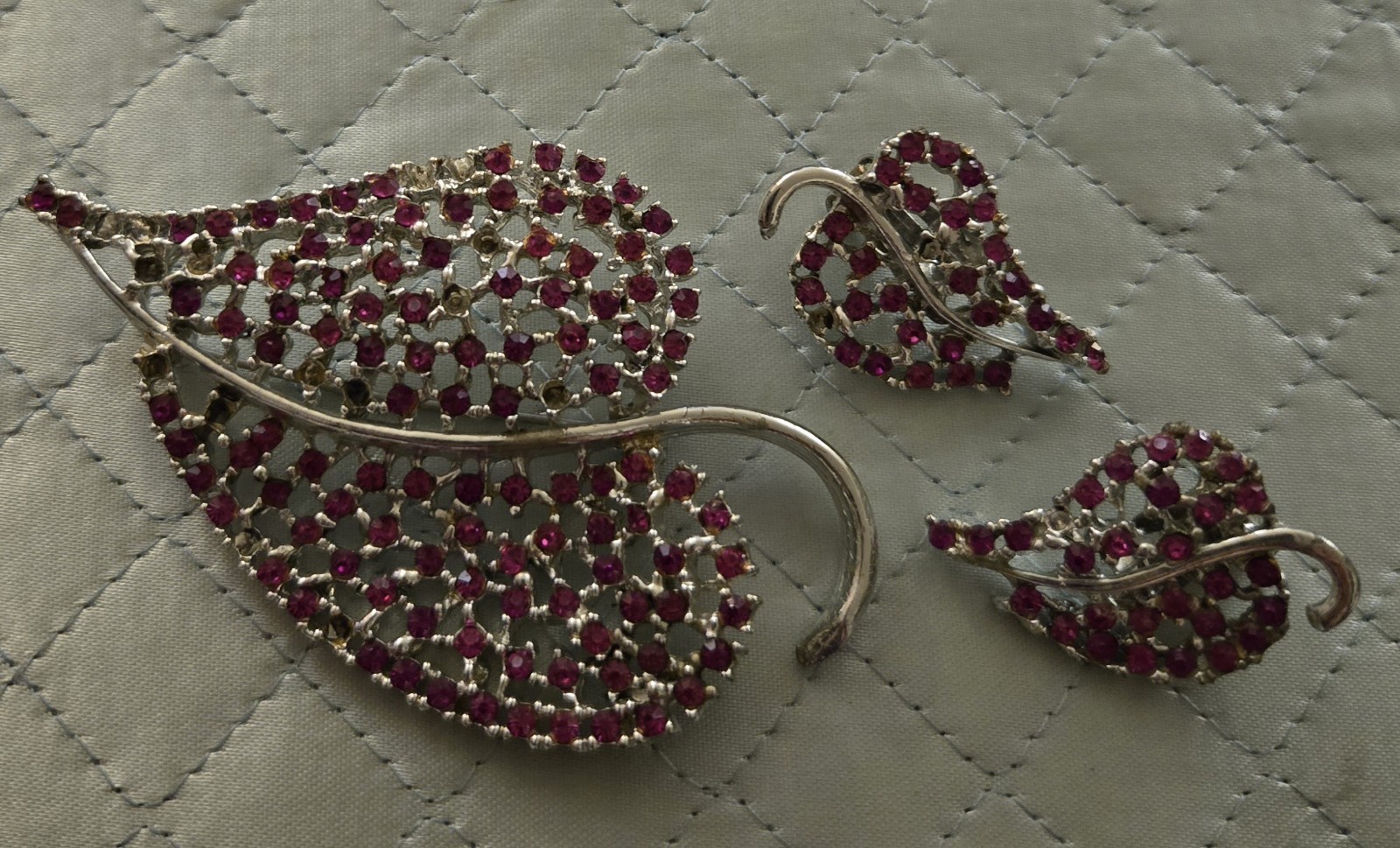 DODDS Vintage Leaf Parure Crystal Cut Rhinestone Estate Brooch Earrings TLC