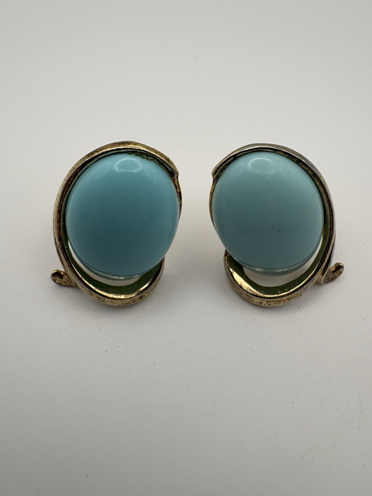 Vintage Crown Trifari Faux Turquoise Cabochon Clip On Earrings 1960s Gold Tone