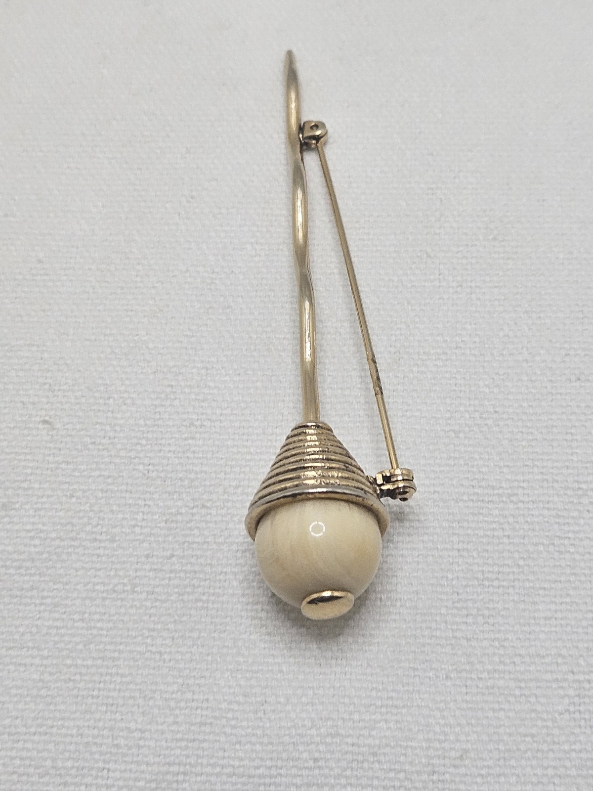 Vtg Stick Pin Brooch With Faux Eye Ball Pearl Gold Colored Metal.