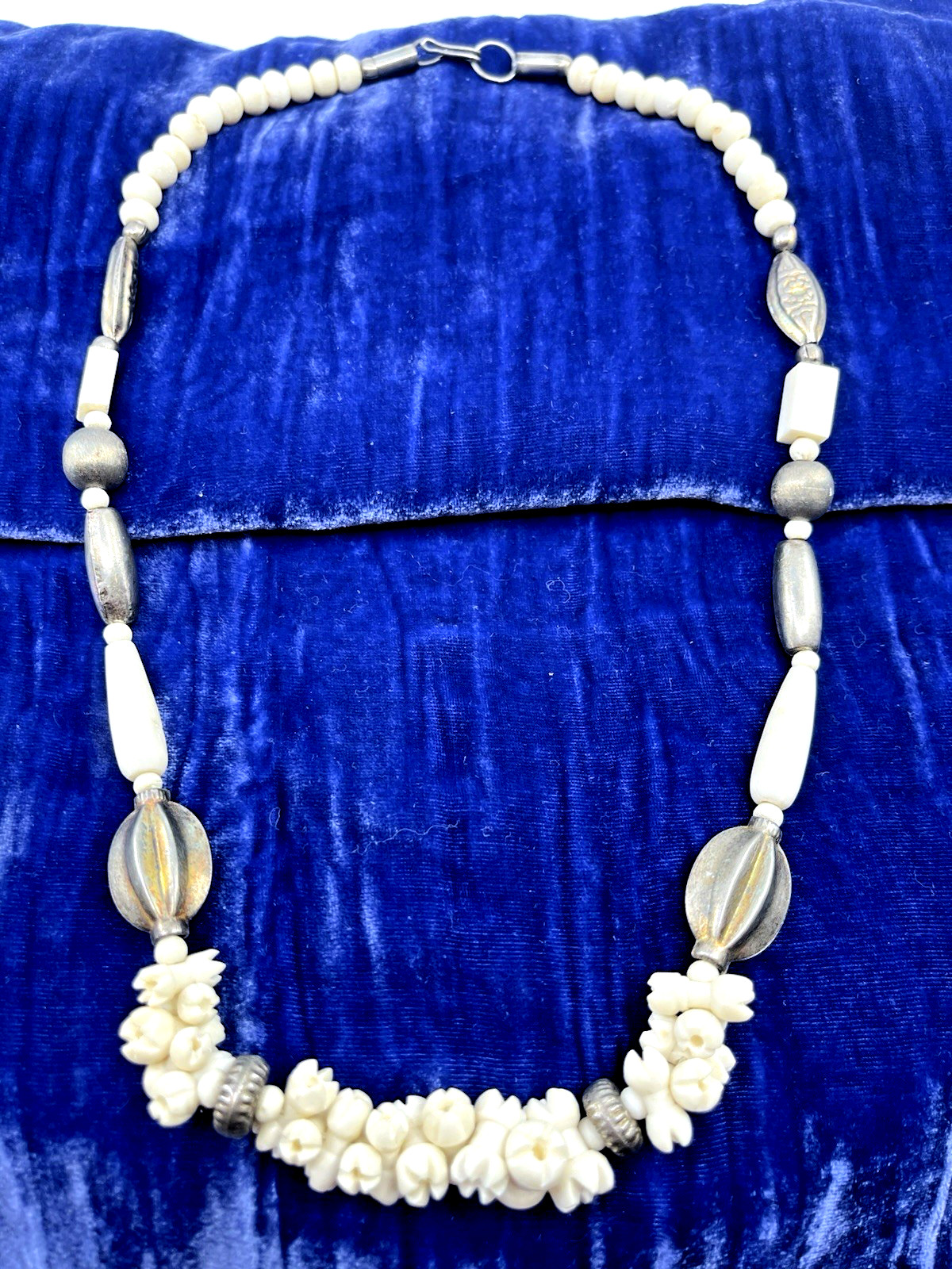 VTG Carved South Western Beach Flower Roses Beaded Metal Necklace 21”