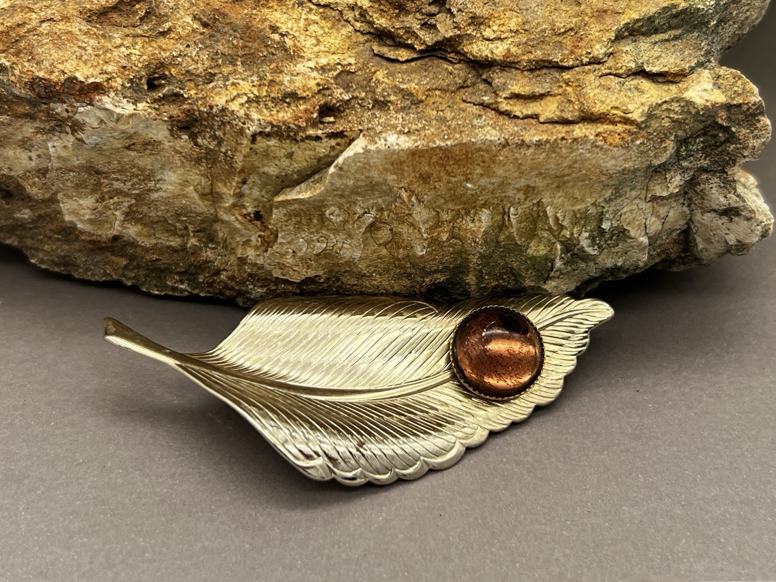 Vintage Leaf Brooch Gold Tone Amber Cabochon Nature Pin Retro Botanical Jewelry