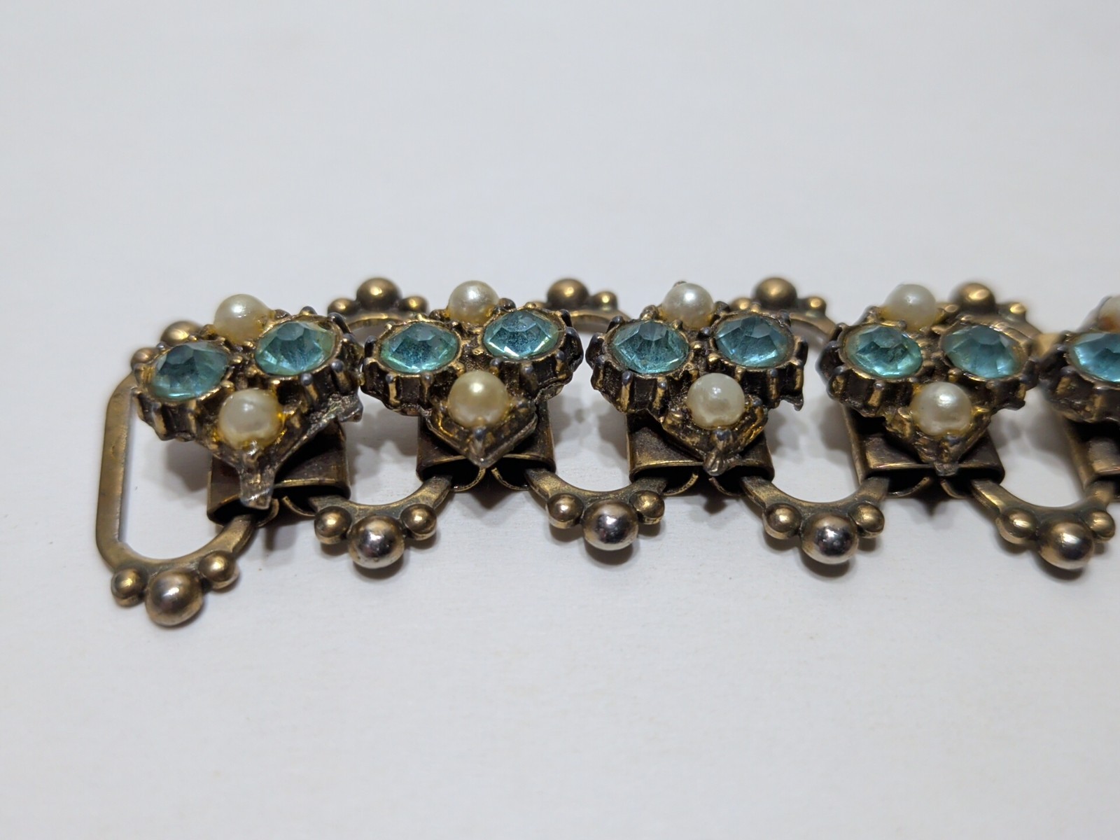 ✨VINTAGE✨ 1950s 8″ Bracelet Blue Stones Small Pearls Gold Tone Filigree Copper?