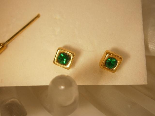 Dainty & Pretty Vintage 60’s Rhinestone May Emerald Stick Pin-Earring Duo 1997a