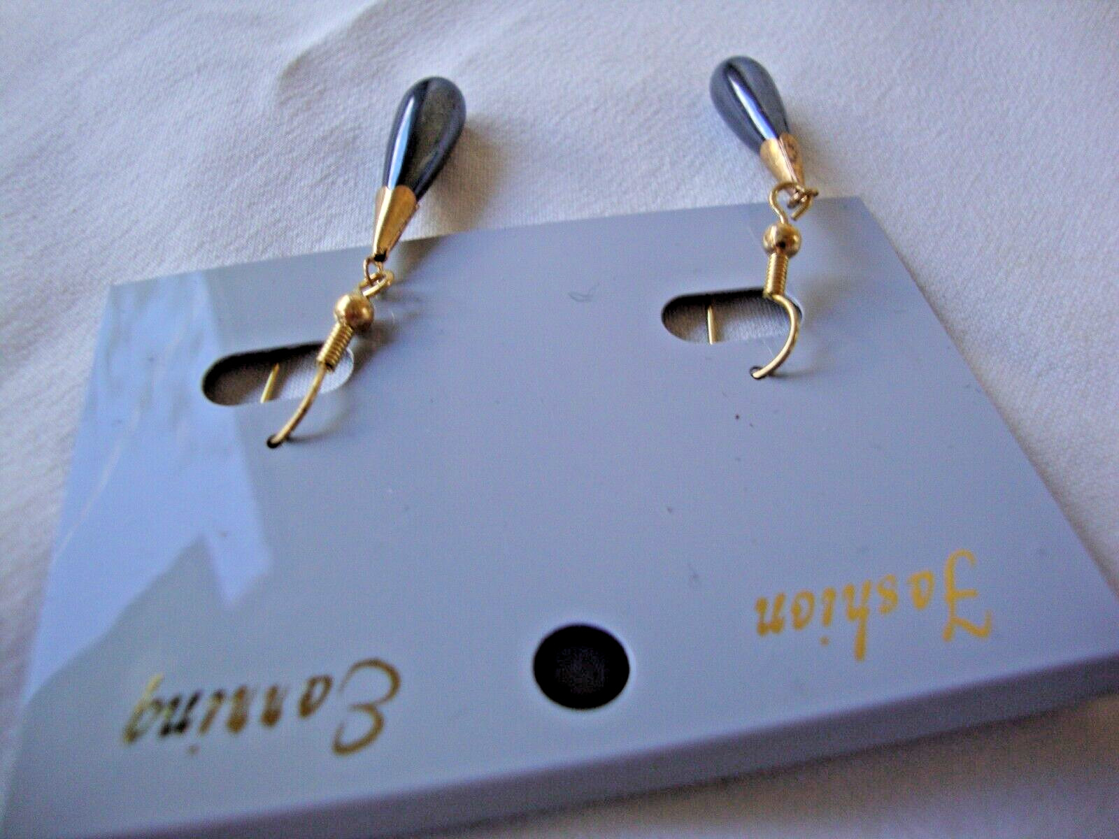 VINTAGE 1970s CLASSIC HEMATITE TEARDROP GOLD TONE HOOK DANGLE/DROP EARRINGS