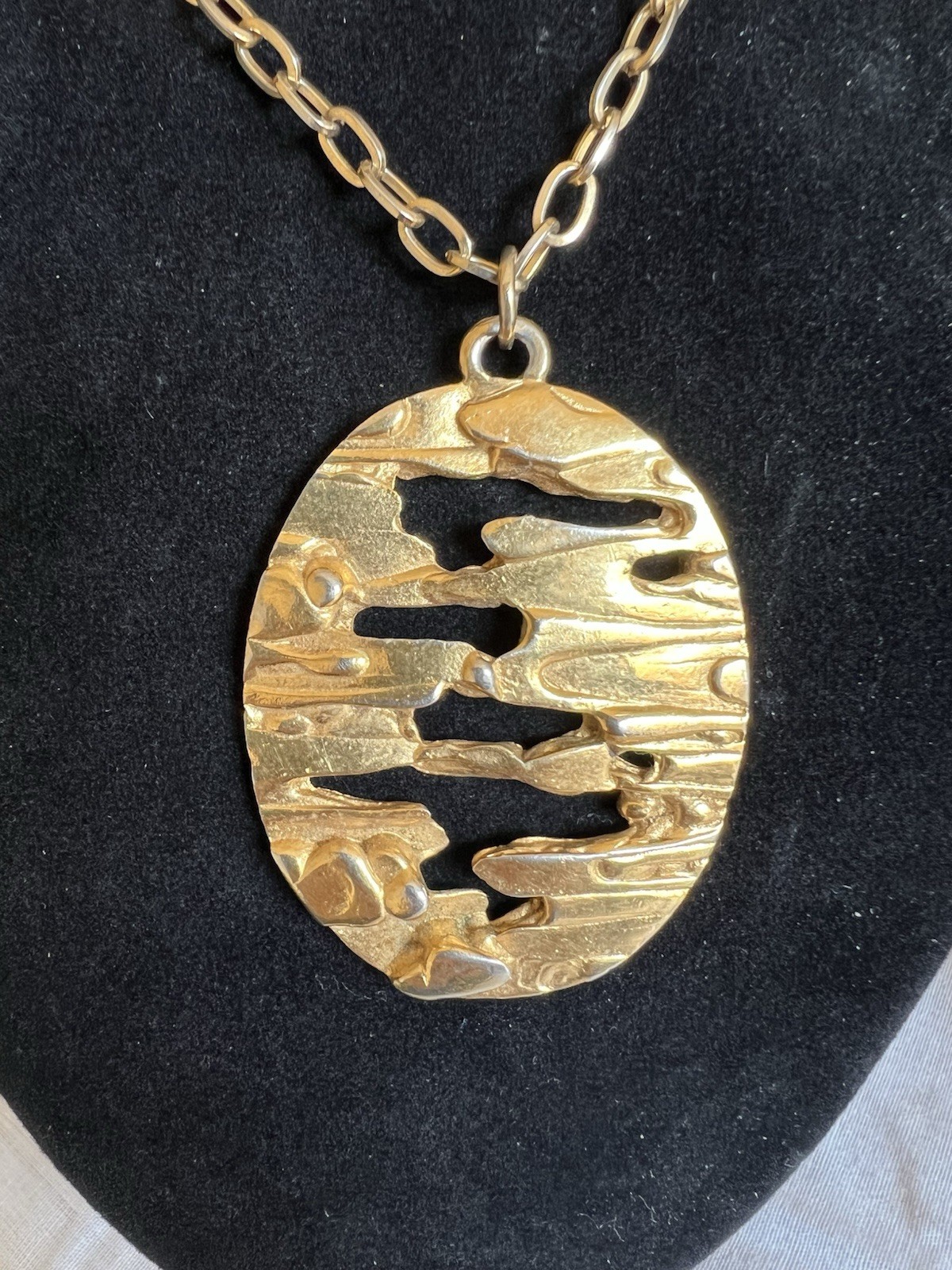 Trifari Vintage Gold Tone Statement Pendant Necklace Oval Anchor Mariner Chain