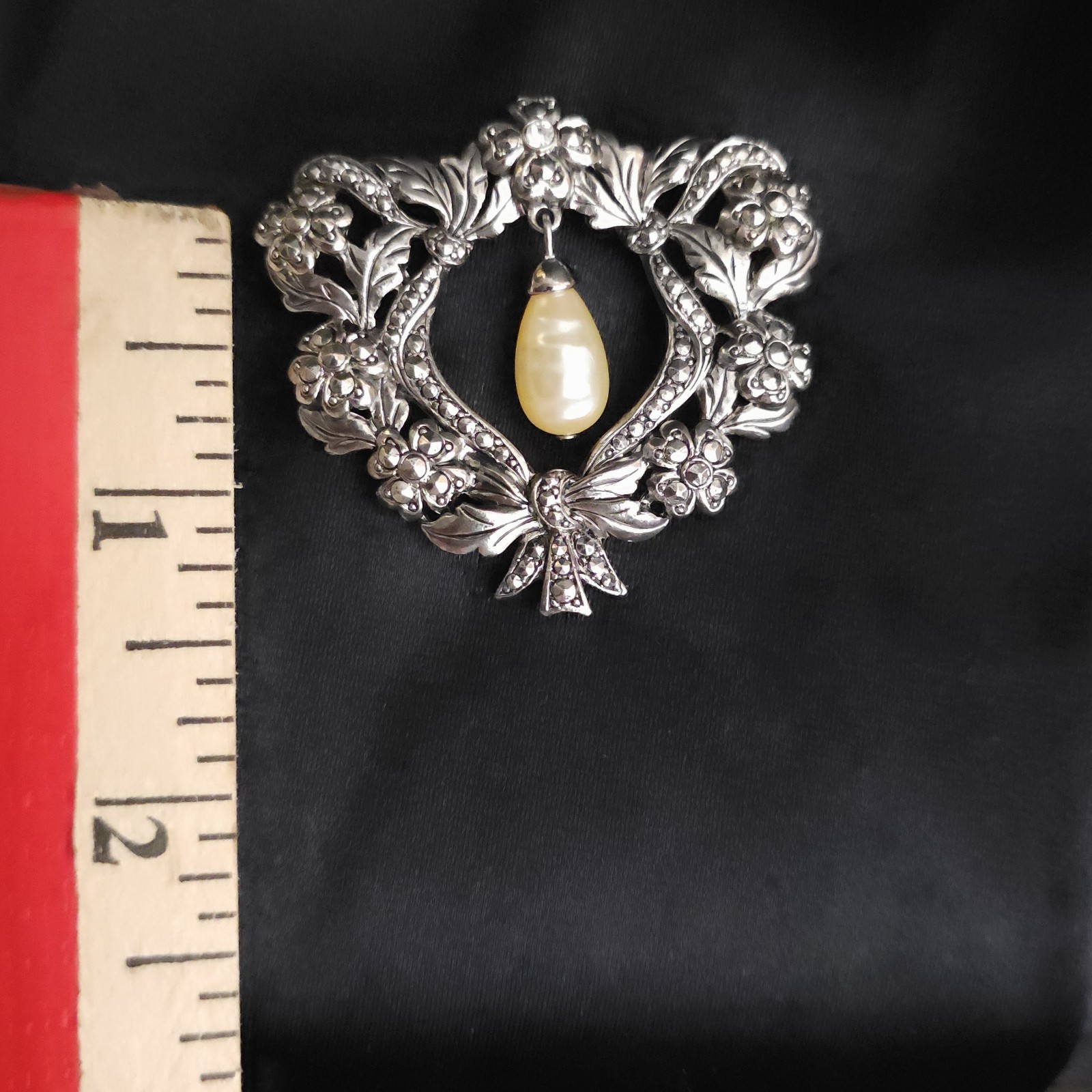 Vintage 1990s Teardrop Pearl Brooch Floral Heart Wreath Marcasite Victorian Goth