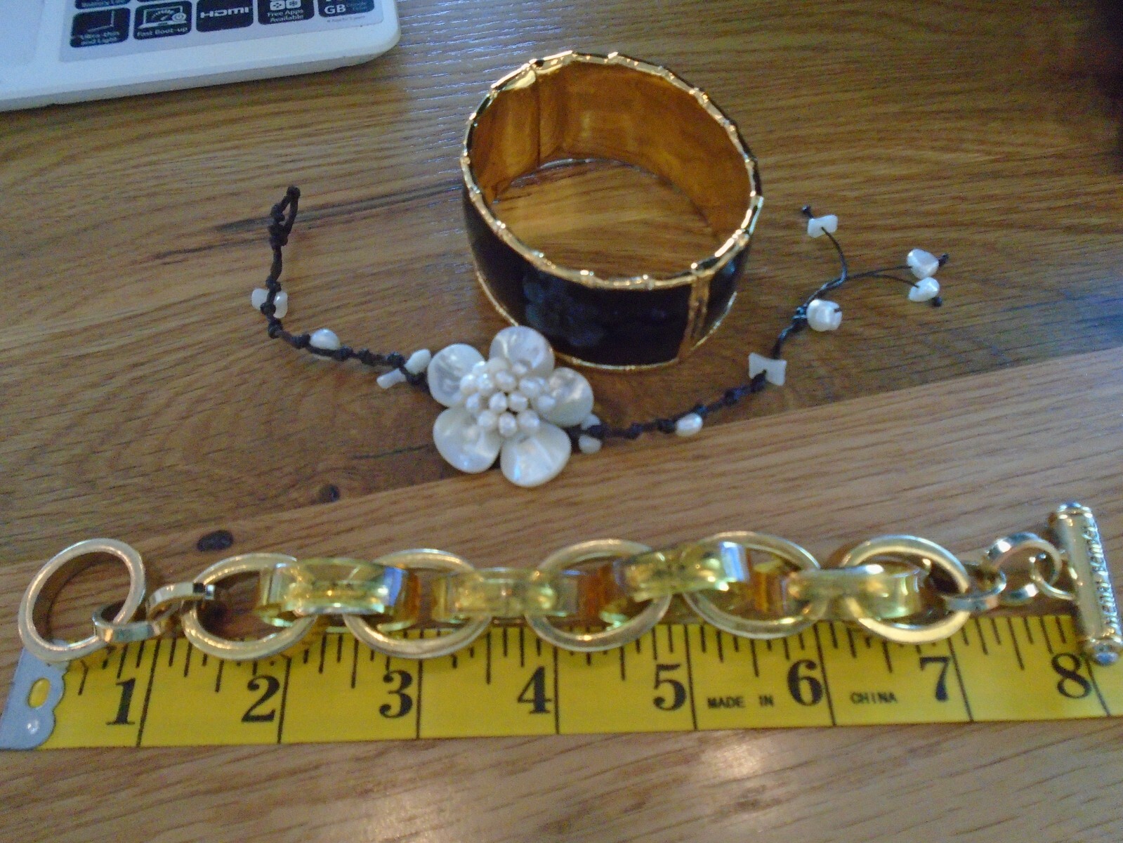 HENRI BENDEL Vintage Chain Link Bracelet. Rare Design. Gold Tone.Yellow. Large. 