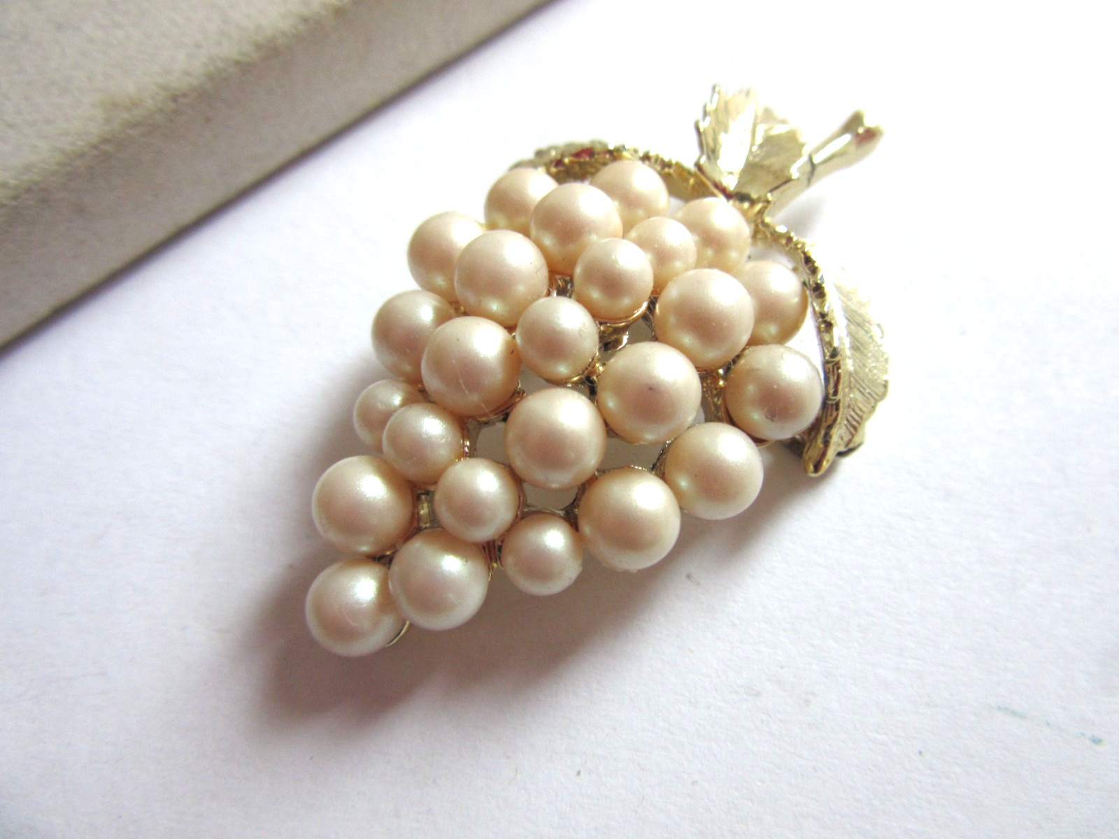Vintage faux pearl grapes design gold tone pin