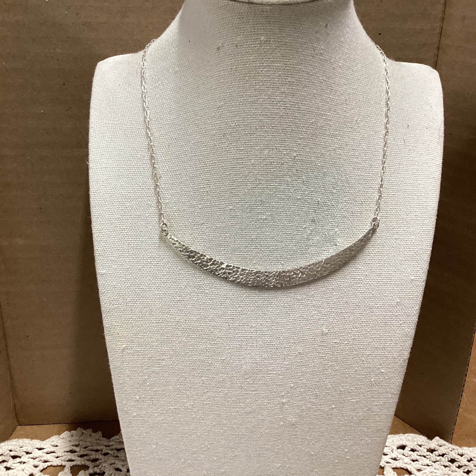 Vintage Mexican Sterling Silver Hammered Crescent Necklace de 925 MEX Minimalist