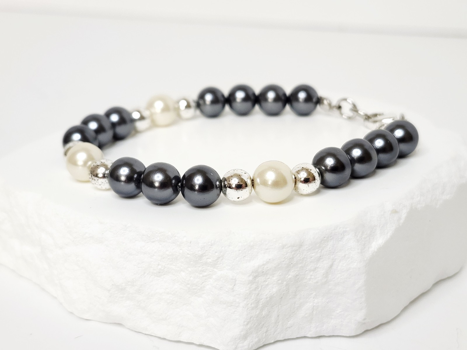 Vintage Gray And White Faux Pearl Bracelet – Freshwater Look – READ