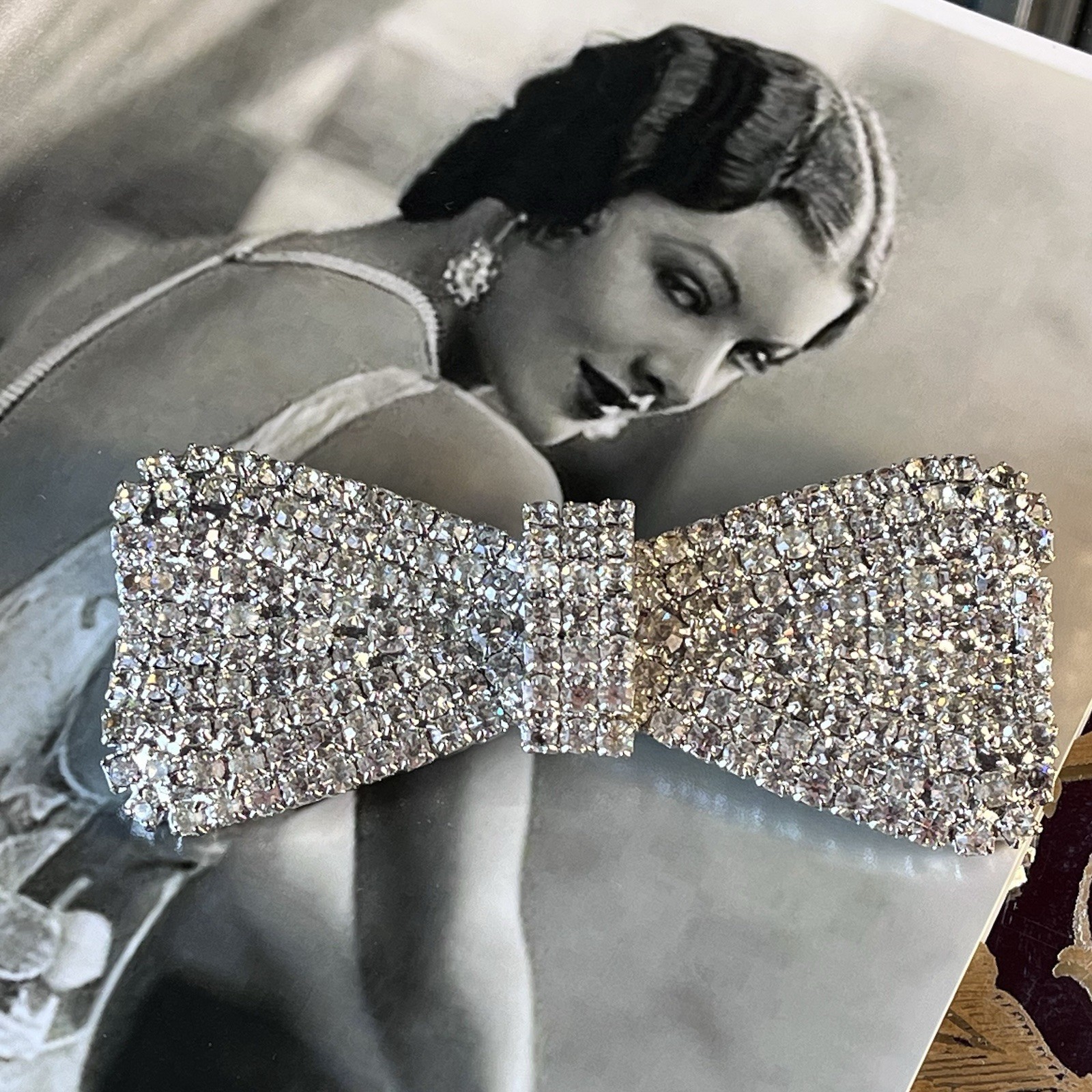 Vtg Lg Rhinestone Bow Brooch – 3.25” – Clear Stones Silver Tone – Rollover Clasp