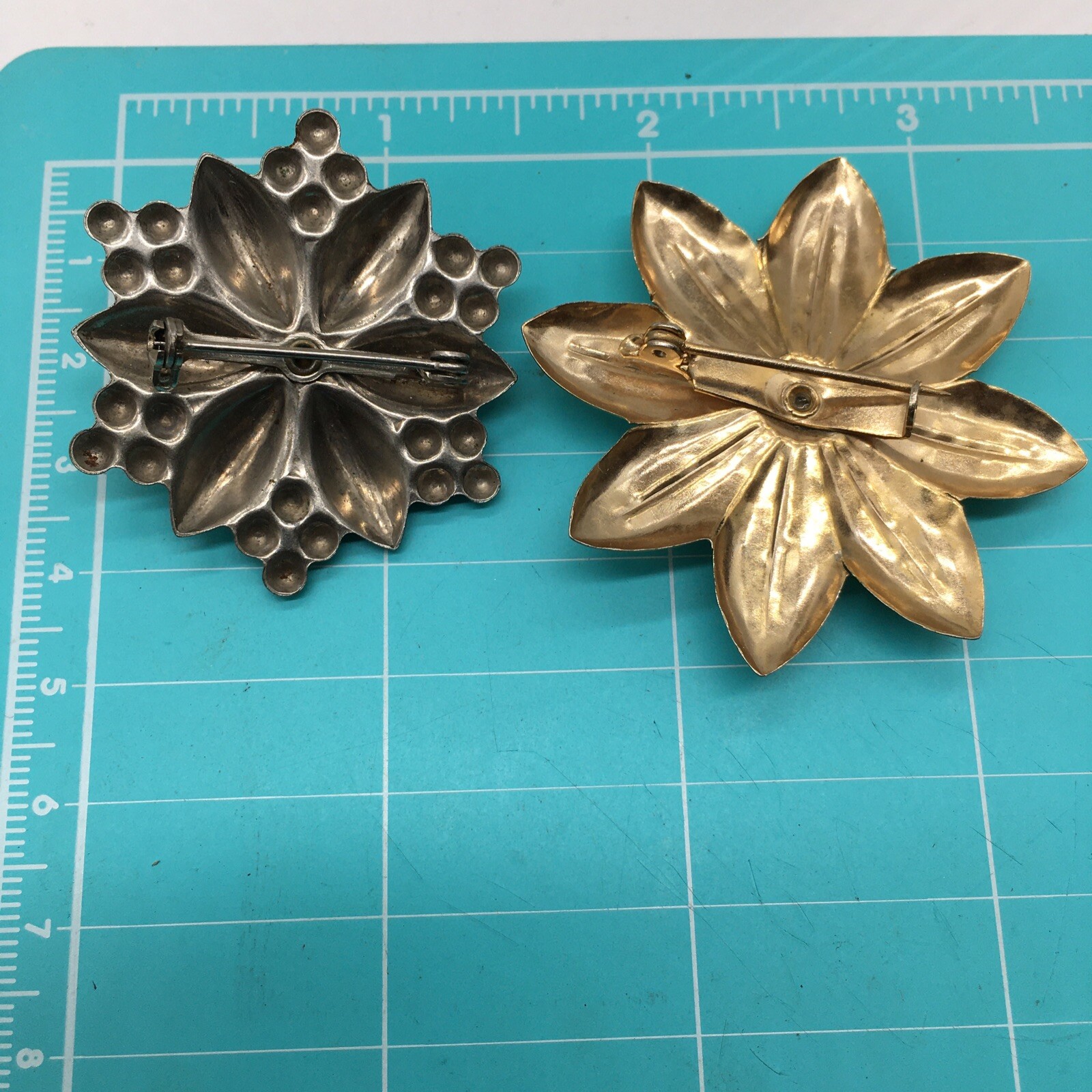 Vintage Tin Star Flower Brooch Pin LOT of 2 1.5-2″ White and Blue Rhinestone