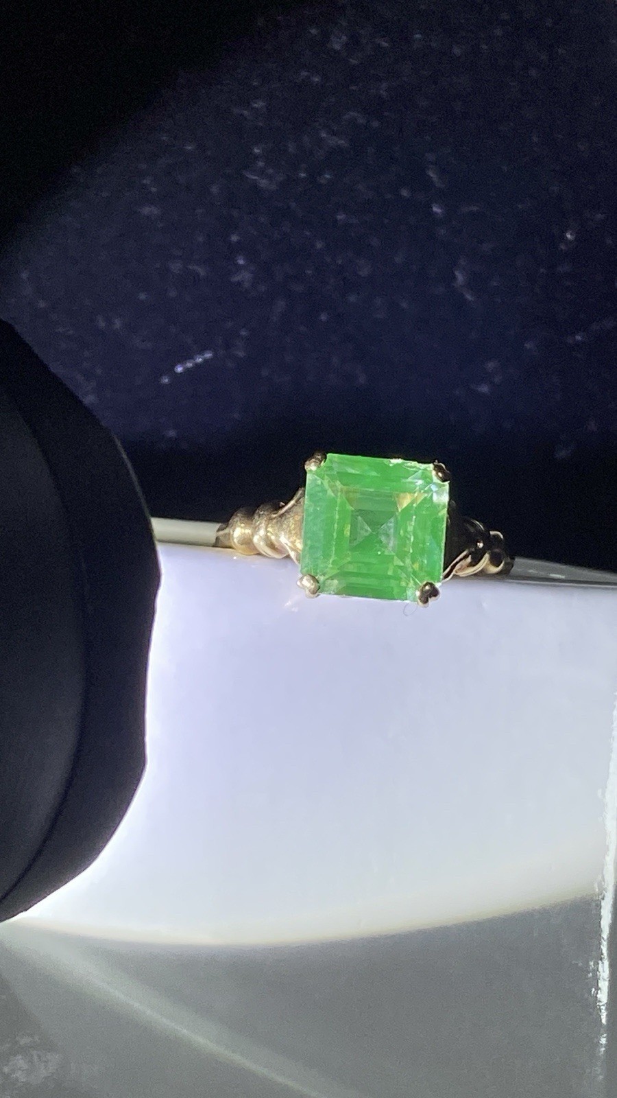 ANTIQUE 10K YELLOW GOLD URANIUM LIME GREEN SPINEL GEMSTONE RING size 6 ~ 1.7 g