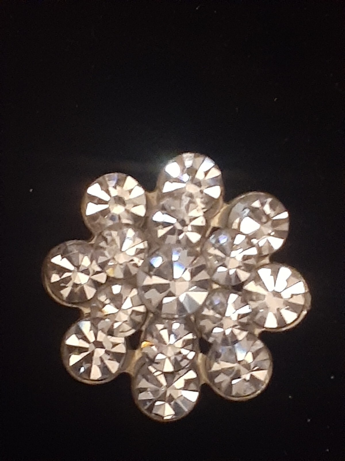 Vintage fauceted rhinestone cluster round Silvertone brooch/pin