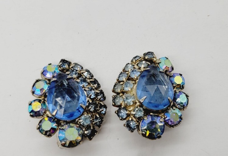 Ice Blue Crystal Silver Tone Clip Earrings Aurora Borealis AB Vintage 1.25 in