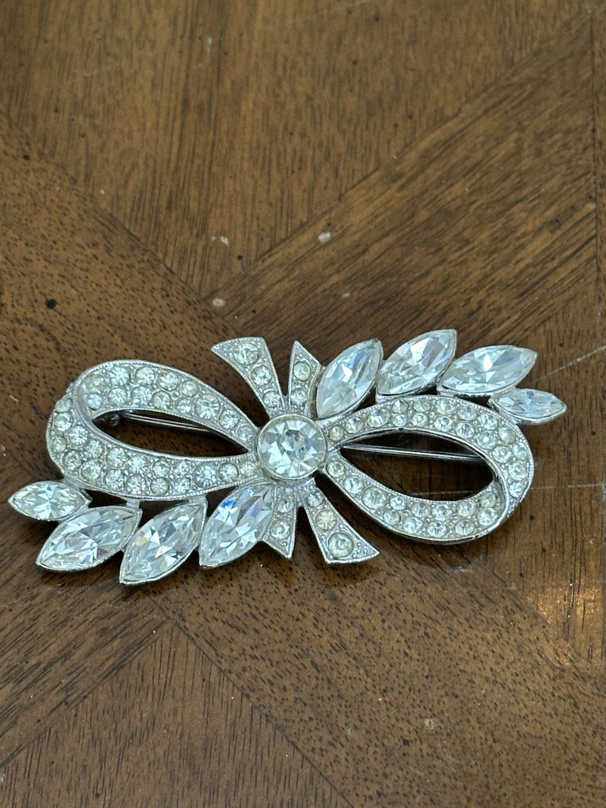 Vintage 1950’s/1960’s Rhinestone Ribbon Bow Brooch Silver Tone Nice!