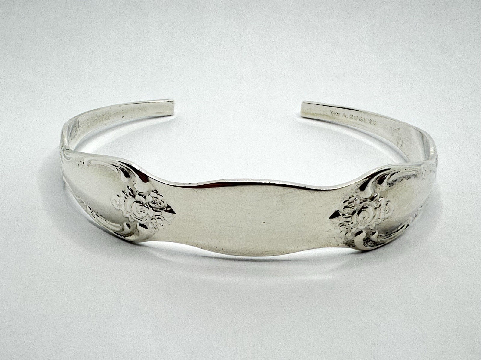 ENGRAVABLE VINTAGE W.A. Rogers ONEIDA Silver Plate Spoon Design Cuff Bracelet