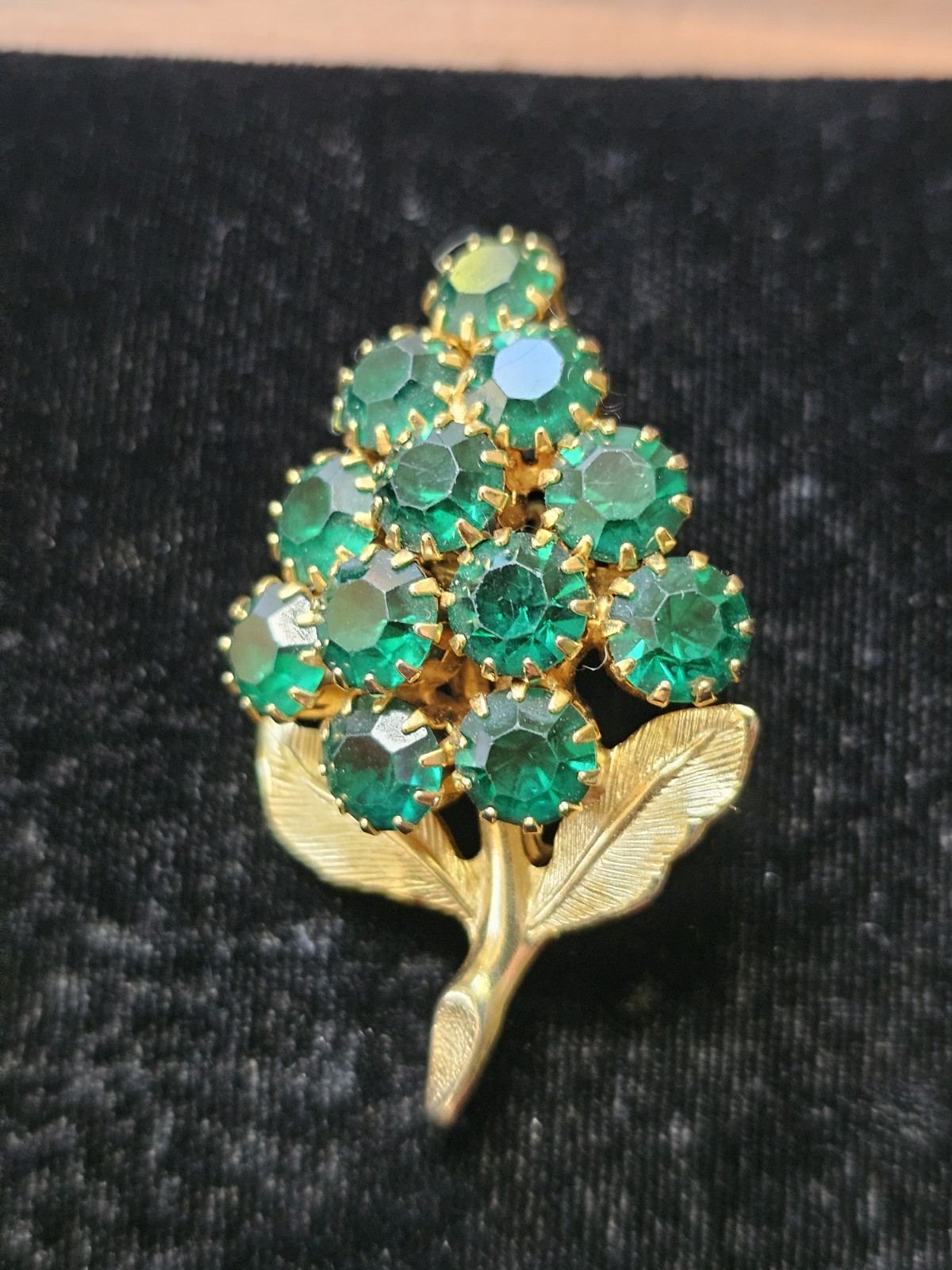 Estate Grape Cluster Brooch Green Rhinestones Gold Tone Prong Set Mcm Pin
