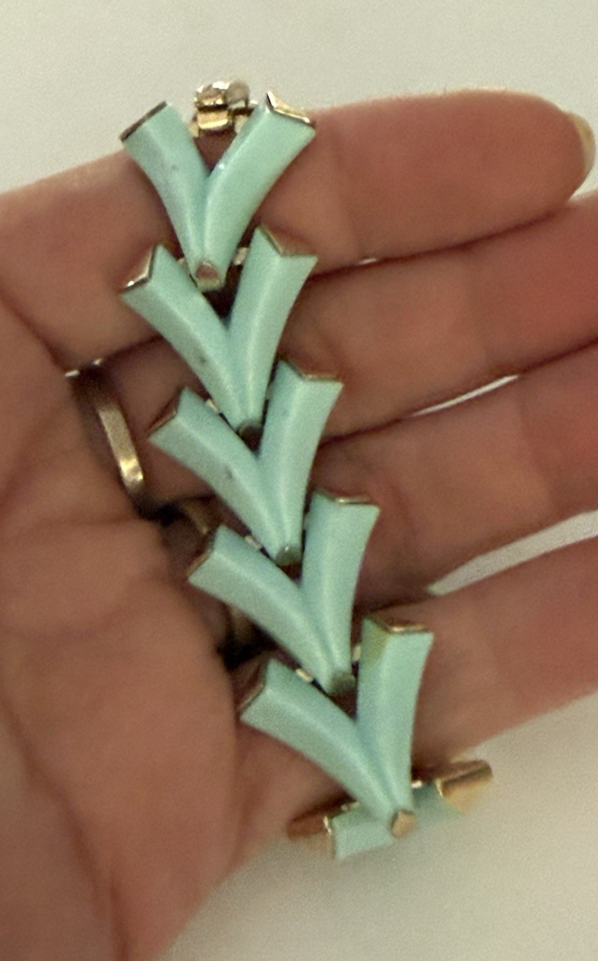 Rare 1956 Crown Trifari VALENCIA Sea Foam Chevron Thermoset Lucite Bracelet MCM