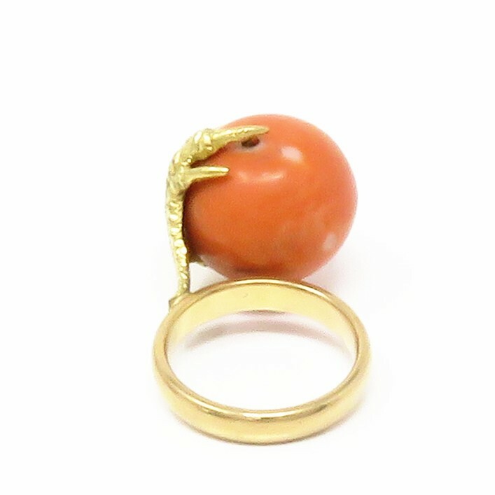 NYJEWEL 18k Yellow Gold 17mm Natural Coral Dragon Claw Ring