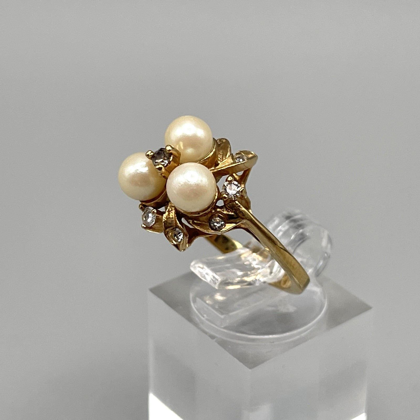 Vintage Gold-Plated Floral Pearl & Cubic Zirconia Cluster Ring – Size 5