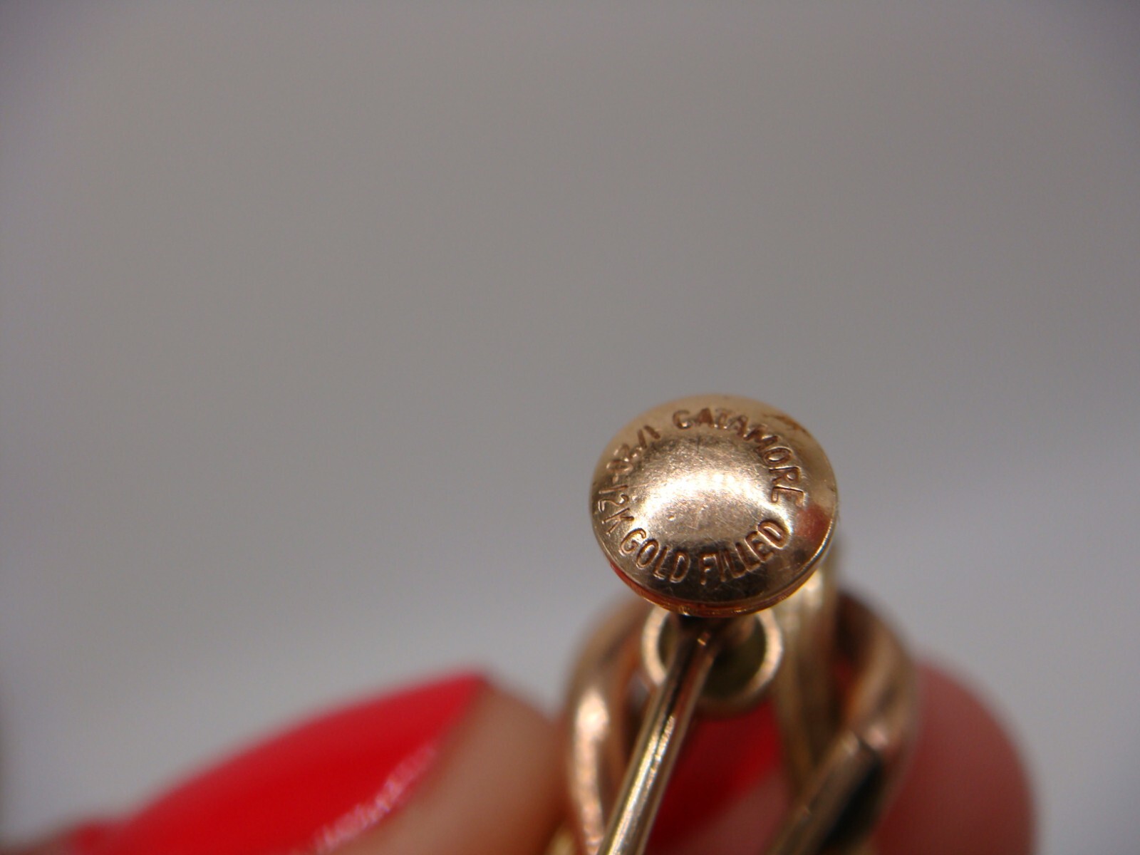 VINTAGE SIGNED CATAMORE 1/20 12K GOLD FILLED DUAL TONE KNOT SCREW BACK EARRING