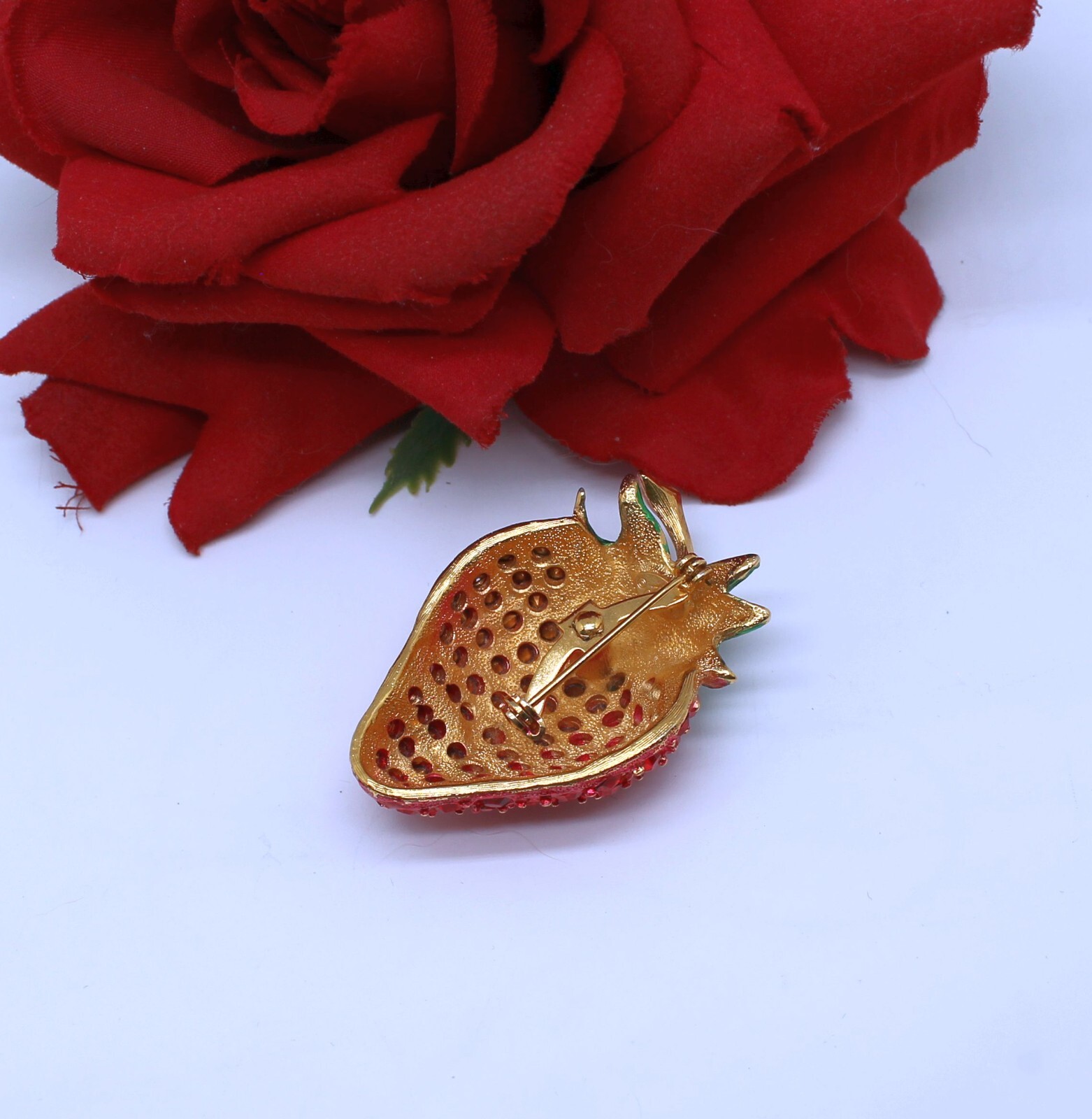 Vintage Revere Sparkling Red Rhinestone Strawberry Brooch Pin CAT RESCUE