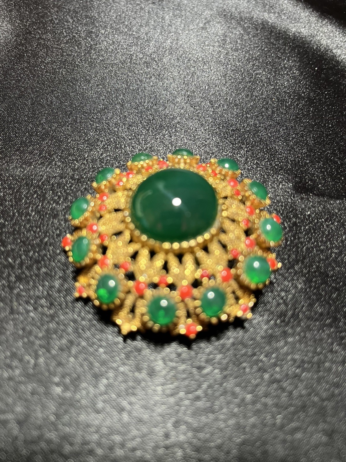 Vintage Signed SPHINX Gripoix Cabochon Peking Glass Brooch