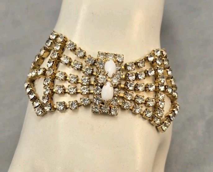 Wide Prong Set Rhinestone Gold Tone Metal Vintage Runway Retro 7.25 in Bracelet