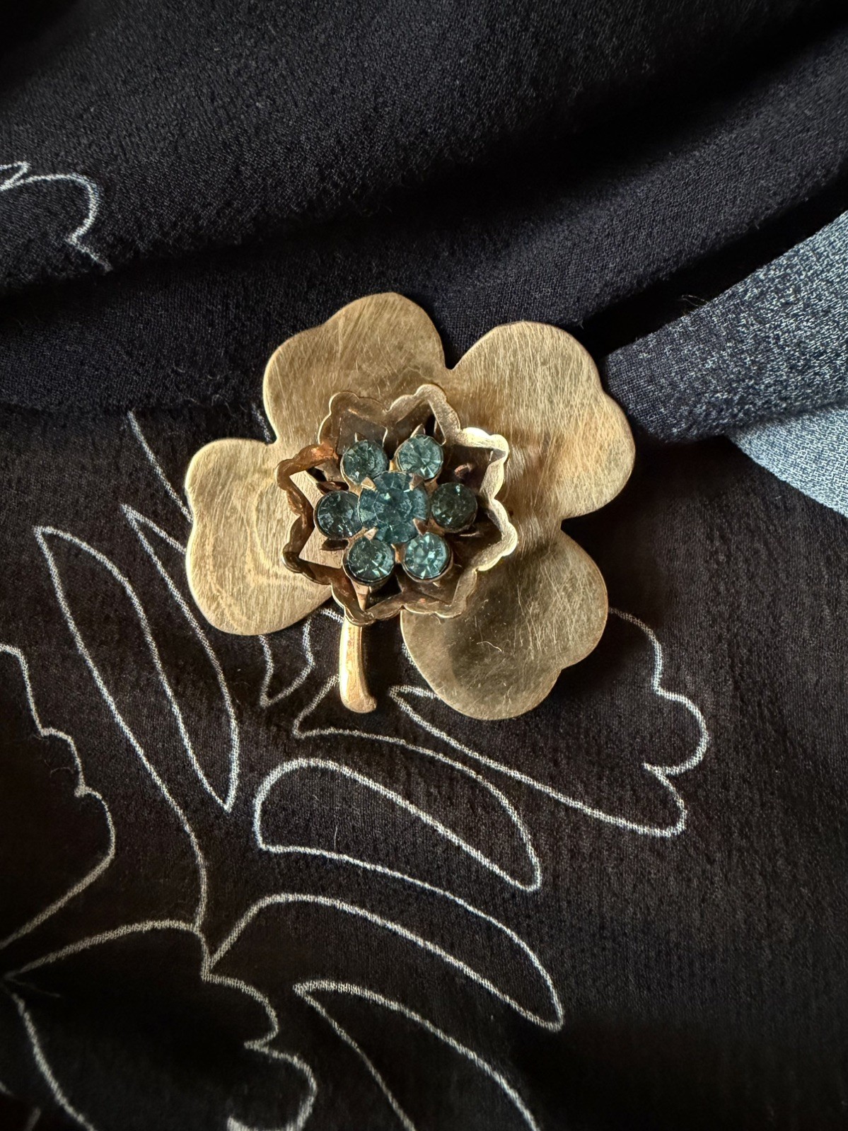 Vintage Coro Brooch Pin Gold Tone Retro Shamrock Clover Flower Blue Rhinestones