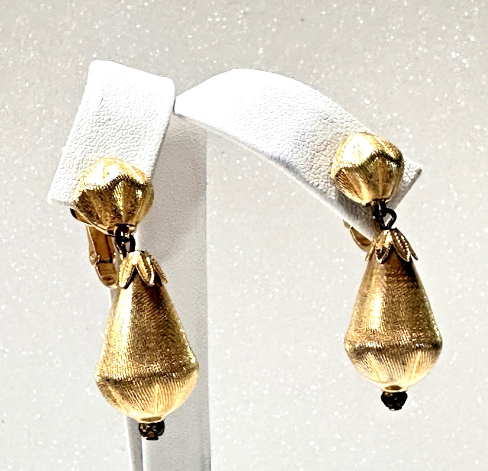 Crown TRIFARI Vintage Brushed Gold Tone Drop Dangle Bead Earrings 1 1/2″