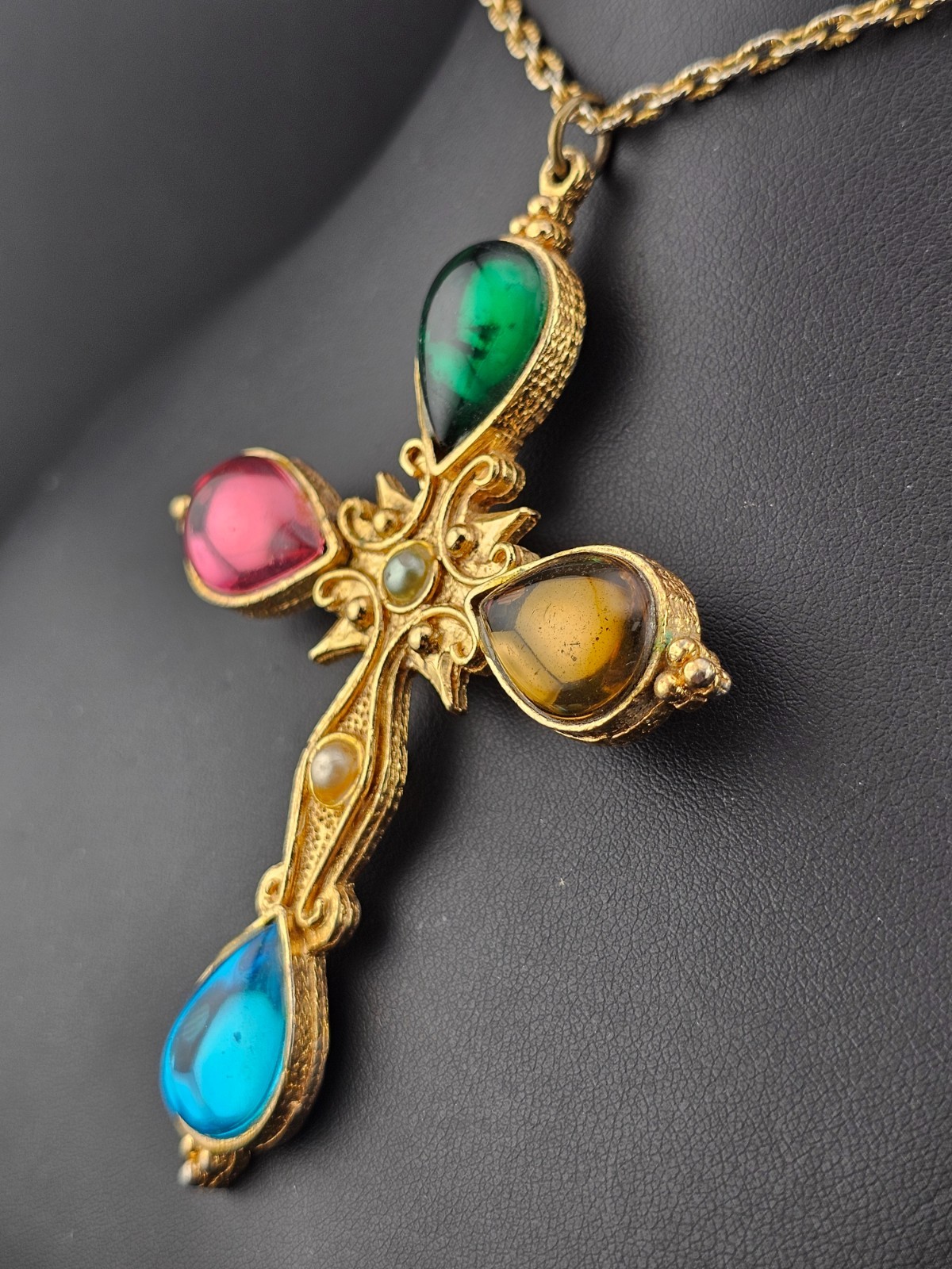 Vintage Signed Jem 1971 Jelly Belly ✝️Cross 3.5″ Pendant 24″ Necklace Gold Tone