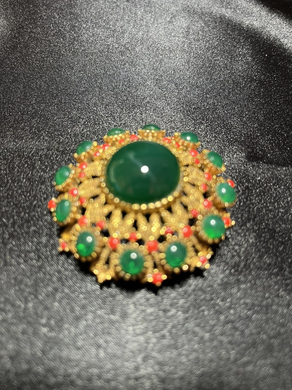 Vintage Signed SPHINX Gripoix Cabochon Peking Glass Brooch