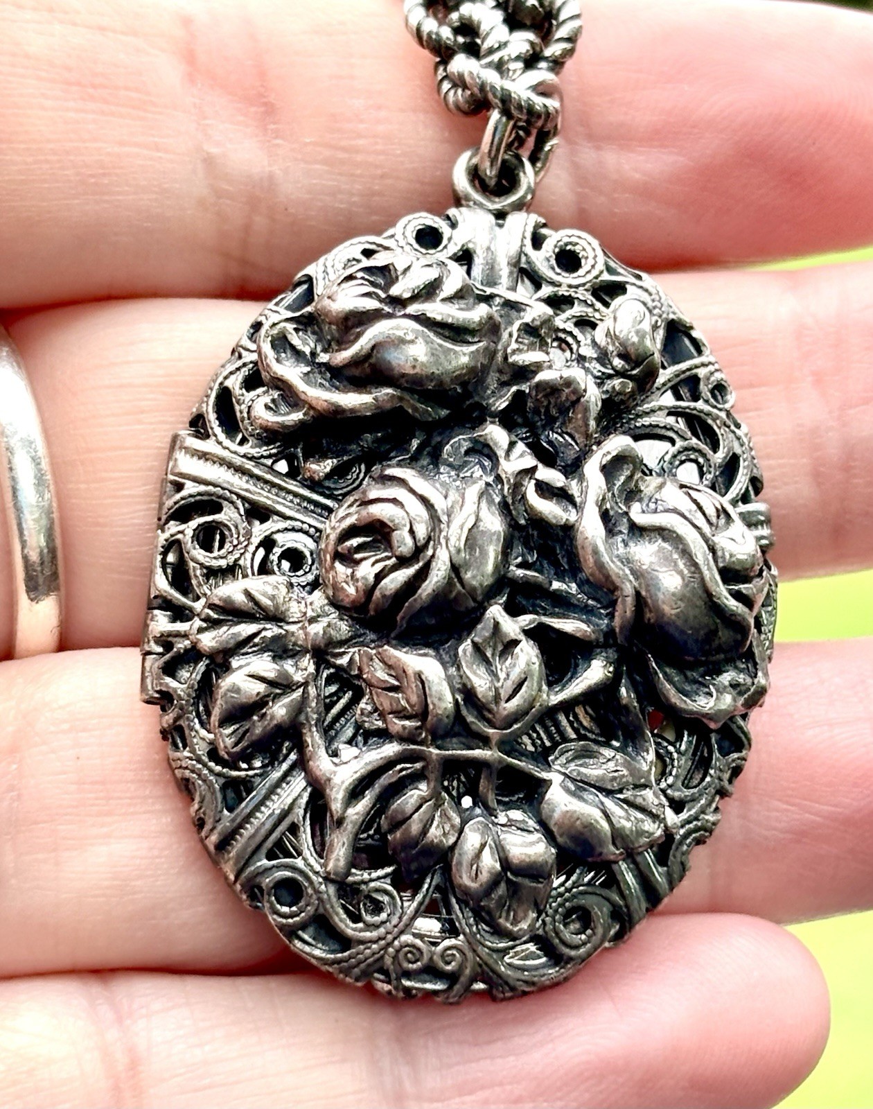 Vintage Napier Locket , Roses 1971 Filigree Long 29″ Dark Silver Tone READ