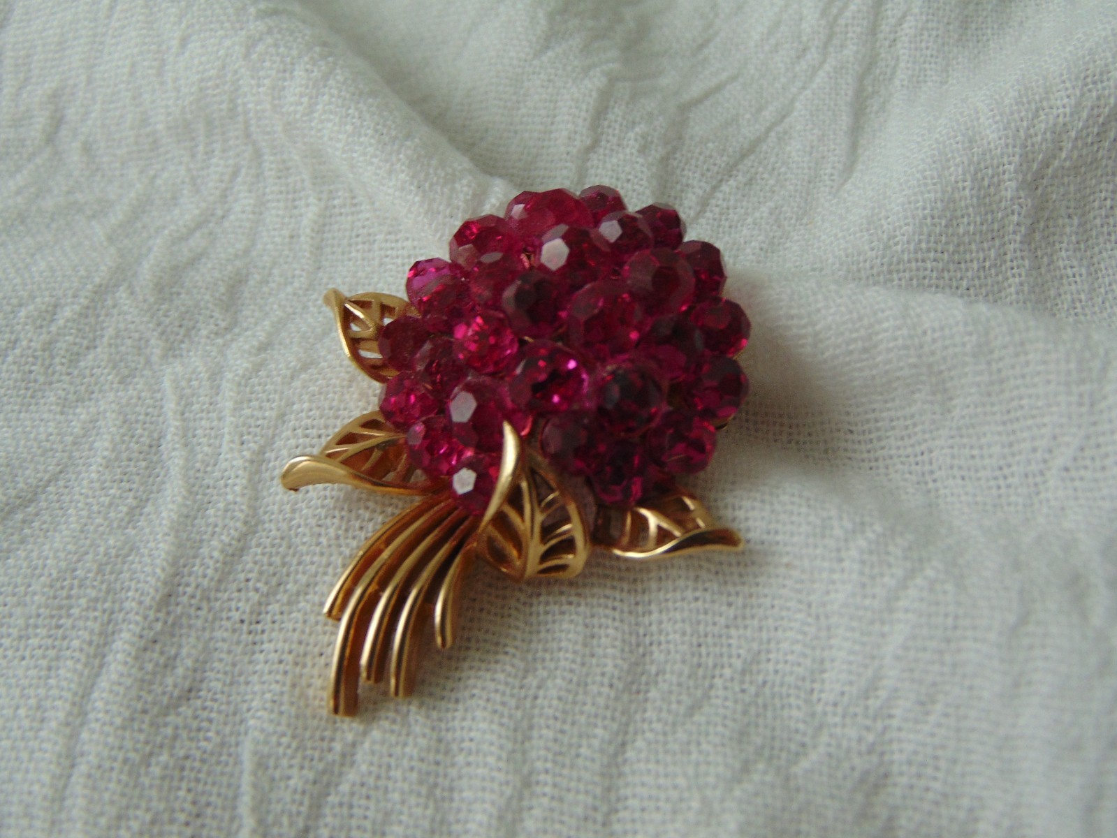 vintage crown Trifari signed Fusia Briolette crystals cluster floral brooch