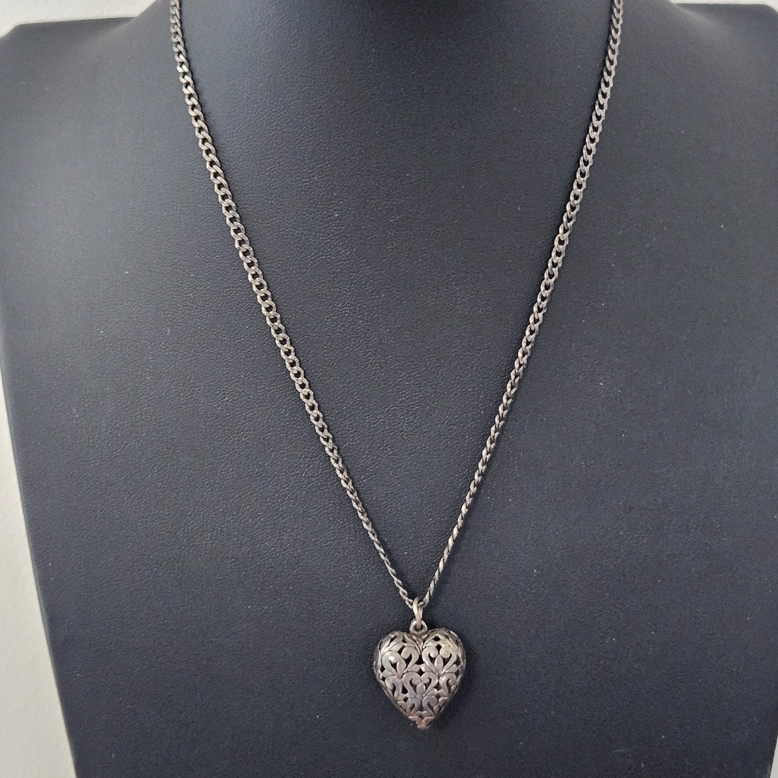 Vintage Sterling Silver Puff Heart Pendant Necklace Filagree Scroll 16″